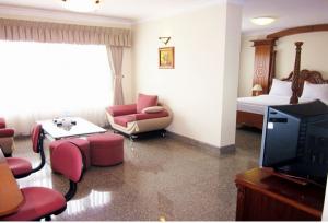 May Hotel